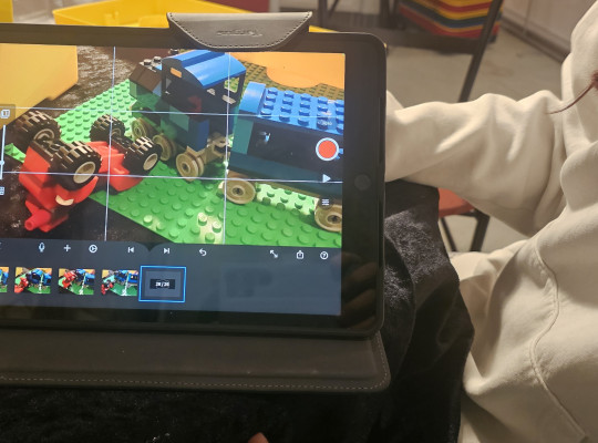 biosalong med barn som tittar på en animerad film