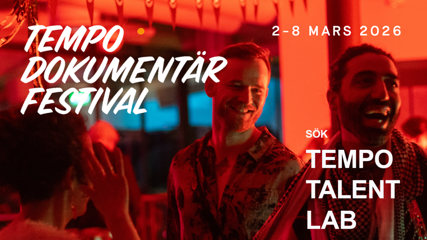text Utlysning: Tempo Talent Lab 2026, tre glada personer mot en röd bakgrund. Kanske minglar dom. 