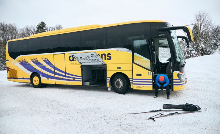 Brytbussen med skidåkare